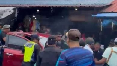 Photo of 金马仑土产区惊传车祸 轿车冲入摊位 1成人3童受伤