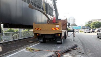 Photo of 罗里载铁支侧翻 无人伤亡