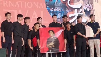 Photo of 遗照登台领奖 荣耀献挚友 《神调》奏出最动人告别
