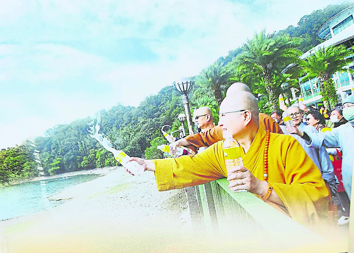 上寬下如大法師主法，帶領誦持《普門品》，以大悲願力濟世拔苦。