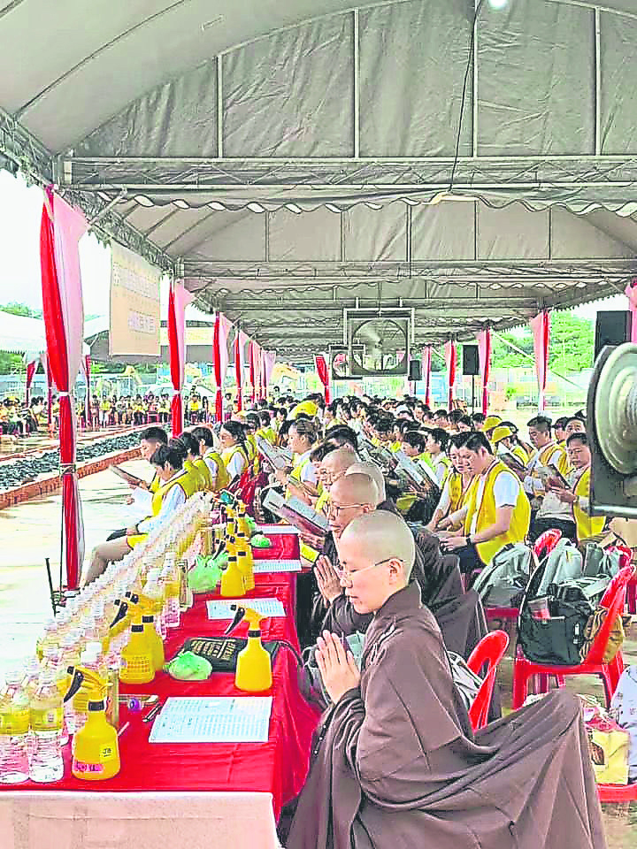 6月9日大山腳福德正神墓園懷親樓舉行煙供遍灑儀式。