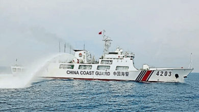 Photo of 菲船赴黄岩岛发放补给 中海警射水炮画面曝光