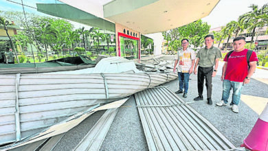 Photo of 强风吹袭甲市区 培德礼堂民宅商店受灾
