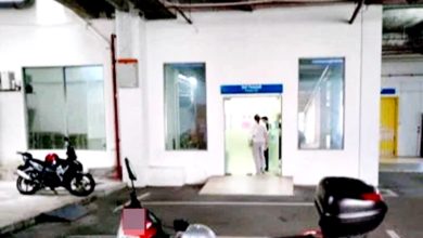 Photo of 商场午夜双尸案 死者家属抵太平间认尸