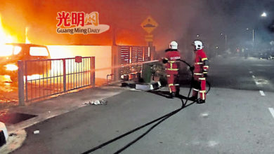Photo of 3排屋凌晨火患 烧毁5车4摩多