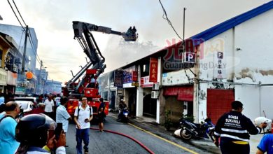 Photo of 火噬4百年老店 大山脚市区浓烟冲天