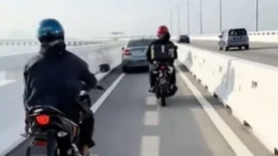 Photo of 汽车驶入摩多车道 网民调侃:忘了今天驾车吗？