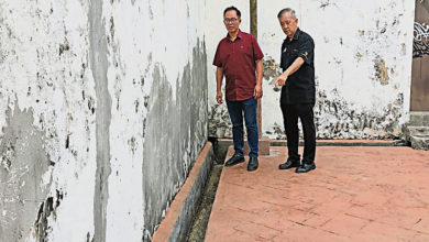 Photo of 厨余残羹排入 吉灵街后巷水沟恶臭