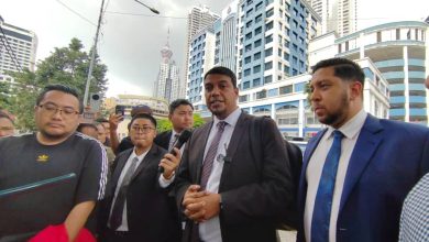 Photo of 倒安华集会2人被捕 他们警局外声援