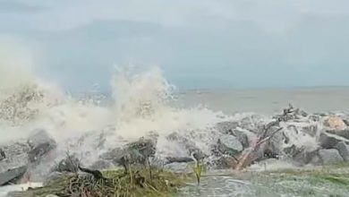 Photo of 巨浪袭班茶海域 水上活动喊停