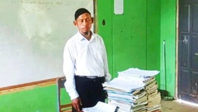 Photo of 印尼荣誉教师教书逾30年 月薪只有RM91 3个月出粮一次