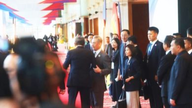 Photo of 【东盟外长会议】同步抵会场 外长与王毅拍肩互相问候