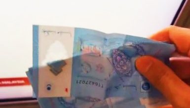 Photo of 马来小哥掏钱帮买票 中国游客感动大赞“浓浓的人情味”