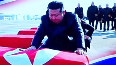 Photo of 金正恩“鳄鱼的眼泪”大内宣！摸战死朝鲜士兵棺材