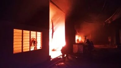 Photo of 存放塑料应急反光设备工厂凌晨失火 3小时后扑灭无伤亡