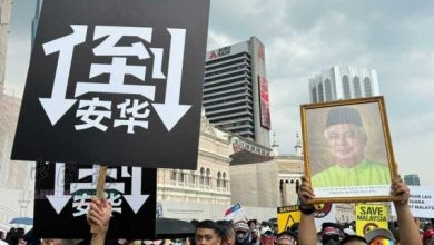 Photo of Bossku来了! 集会者持纳吉人头照游行
