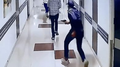 Photo of 印度5男潜入医院枪杀黑帮仇家 CCTV直击下手过程