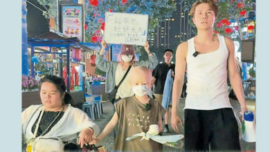 Photo of 吴克群街头帮患病母子卖花私下转账 2.9万 爱心爆棚