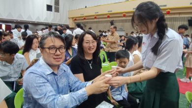 Photo of 韩江中学成年礼 300学生向父母敬茶