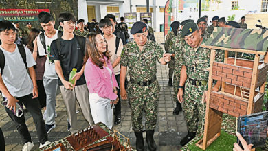 Photo of 自愿加入后备军 黄荣盛表扬54拉曼理工生