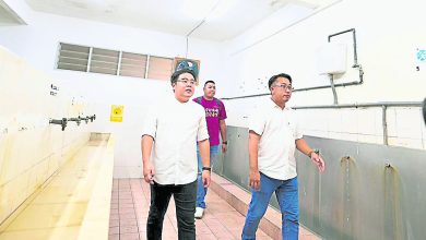 Photo of 吴家良：接投诉实地视察 校园厕所不到2周修好