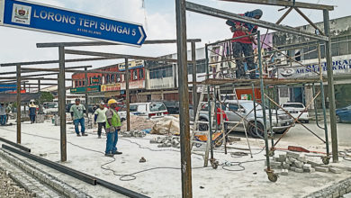 Photo of 巴生河边路临时摊拆除重建 小贩中心料下月提前完工