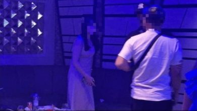 Photo of 妻子与男伴K歌 男子报警怒提告