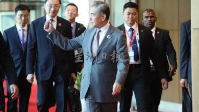 Photo of 东盟外长会议|“反对滥征关税” 王毅6字回应美中关税争议