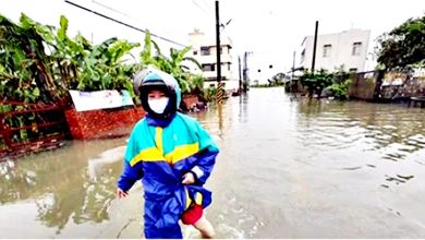 Photo of 台南暴雨持续数千人撤离 企业休业学校停课
