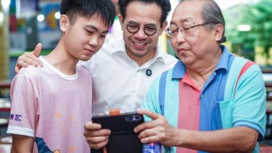Photo of 贫寒生与外婆相依为命 沈志强认养助圆梦