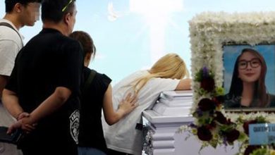 Photo of 23岁女搭车睡梦中遇死劫 幸存友抚棺自责痛哭: 救不了她!