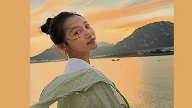 Photo of 与鹿晗感情成谜 关晓彤晒甜笑照