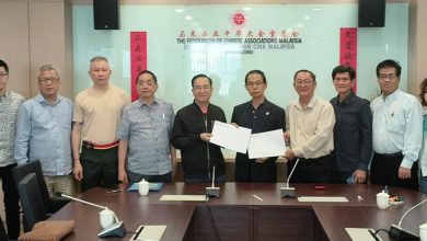 Photo of 呈竞选表格 钟来福角逐华总总会长