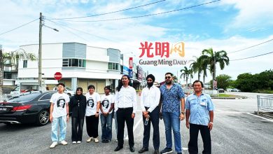 Photo of 【倒挂国旗】到场观察五金店情况 捍卫自由律师团为业者发声
