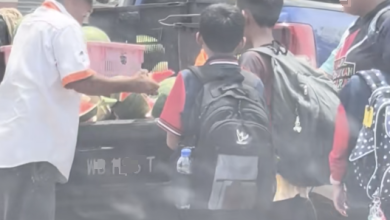 Photo of 视频|卖水果不忘分享善心!老伯请学生吃大块西瓜
