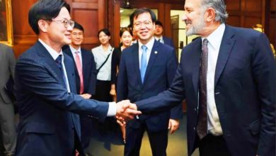 Photo of 30分钟达成协议 韩官员赞特朗普伟大 说话简短