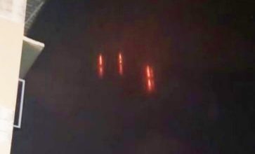 Photo of 【视频】金橙色光瀑布你见过吗？民都鲁现天文奇景—光柱