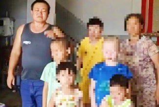 Photo of 中国网红“农村成哥”娶3身障妻 6子多残疾？