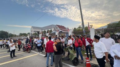 Photo of 阿克玛被控 大批支持者聚集法庭声援