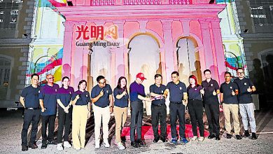 Photo of 曹观友为乔治市艺术节开幕 参与音乐舞台巴士表演