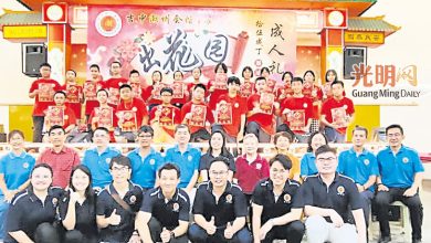 Photo of 【吉中潮州会馆青年团成人礼】23青年完成出花园 寓意成年后勇敢担当