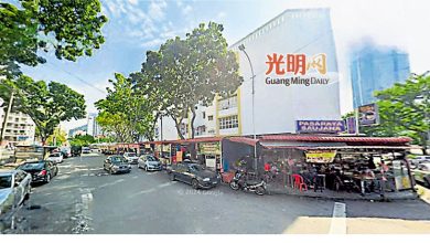 Photo of 湖内大众银行前道路加宽 非法小贩同意让路工程