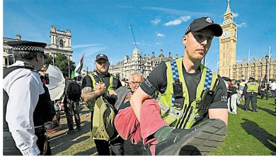 Photo of 英亲巴民众集会464人被捕