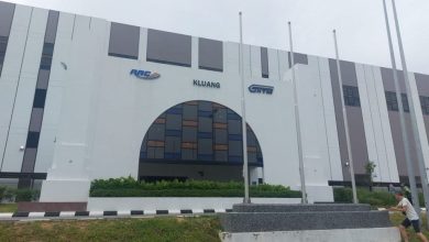 Photo of 元首亲驾首列车 双轨火车823驶入居銮