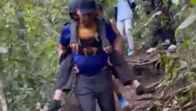 Photo of 大马少女印尼登山突昏迷 休班警员及时救援背下山