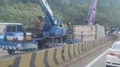Photo of 南北大道拖格罗里翻覆司机伤 江沙朝北路段仍大塞车