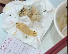Photo of 香港必比登云吞吃出胶布 女游客求道歉反遭辱骂