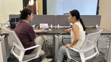 Photo of 花小钱在摩天大楼“假装上班”　假装同事假装老板都来了