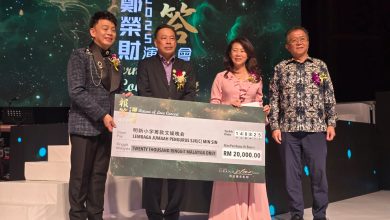 Photo of 郑荣财“报答”演唱会 捐2万助明新小学