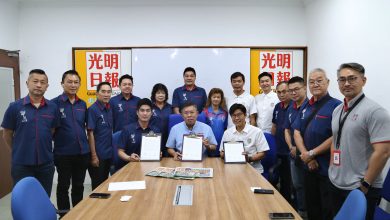 Photo of 光育 槟中元会 《光明》签署协议 义卖光明筹光育建校金 